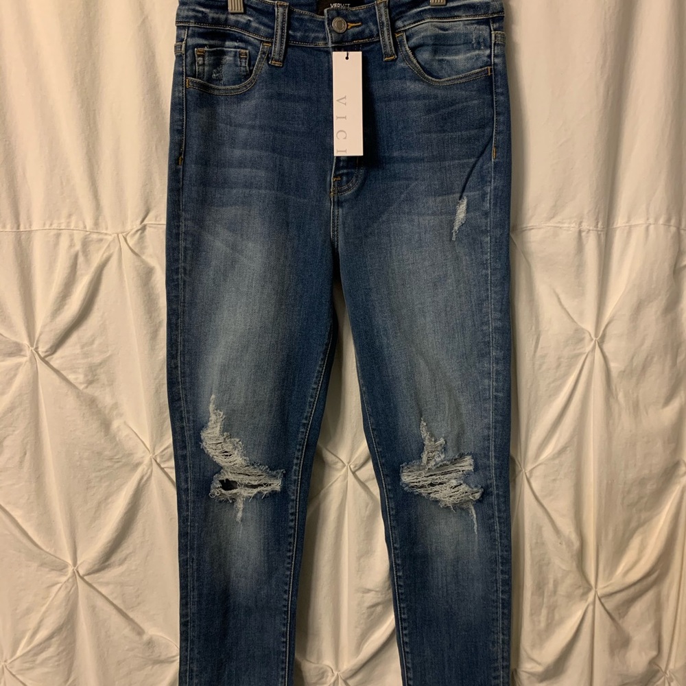 NWT Vici Turnout High Rise Distressed Jeans